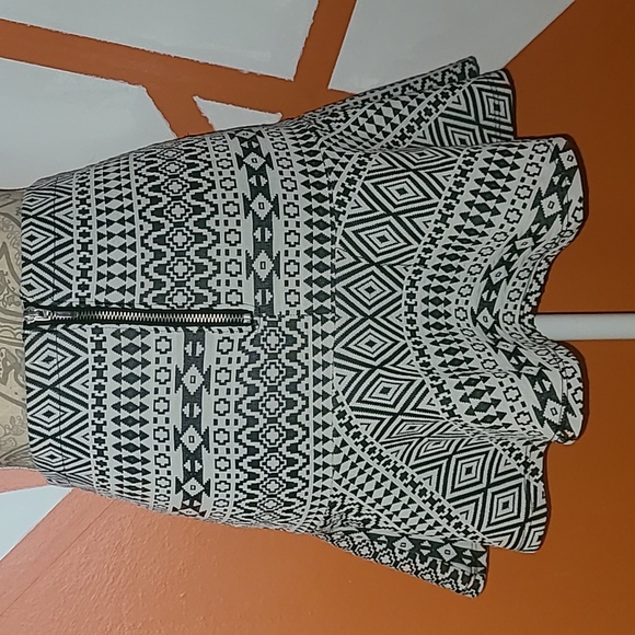 Geometric pattern Princess Vera Wang Flared Skirt - Picture 2 of 2